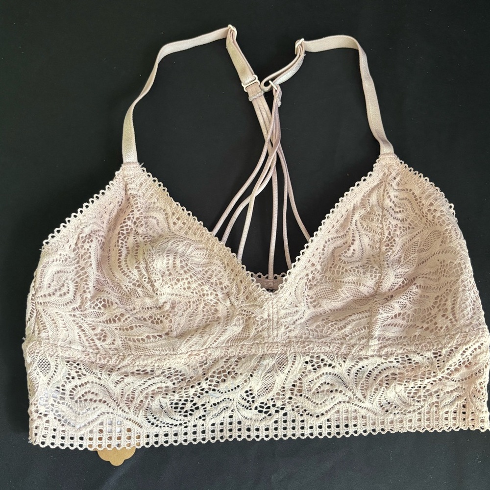 Elegant Lace Bralette in Cream (No Call Outs)